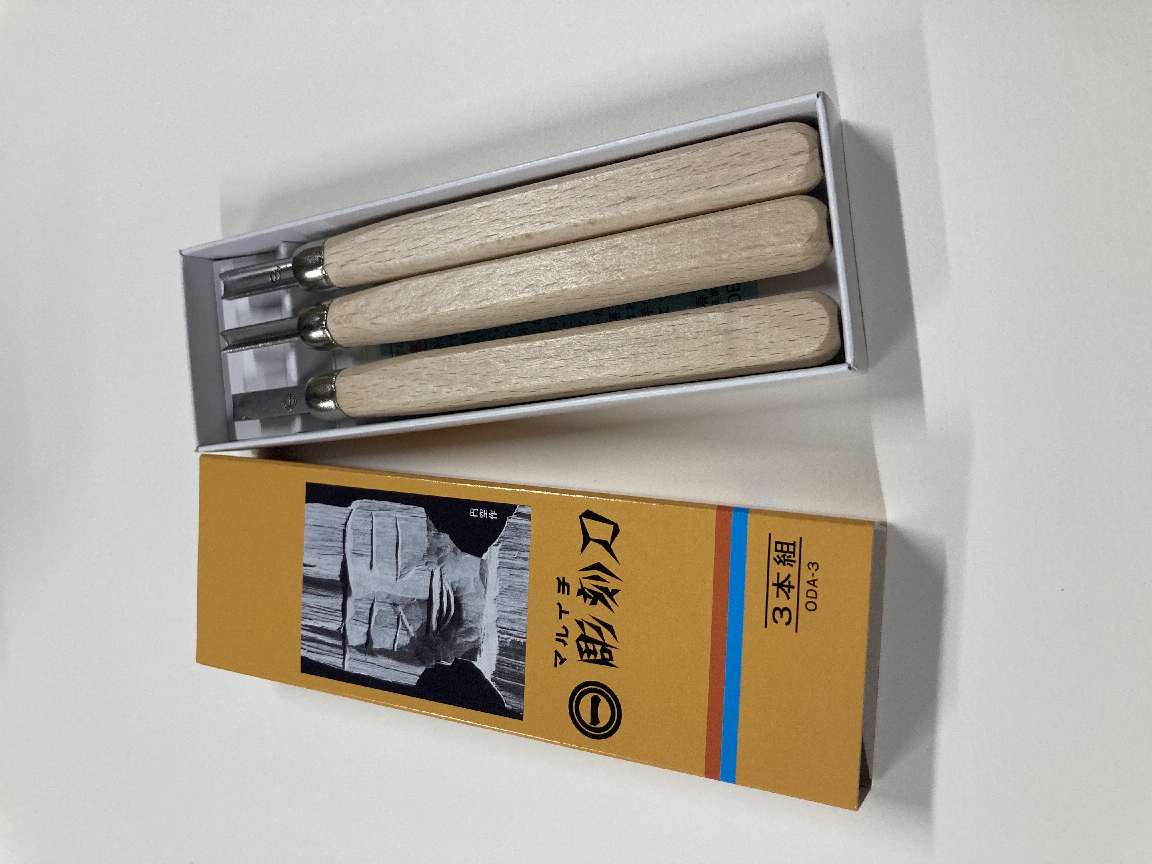 3本の刀とスタンド付き ODA オンラインストア【尾田教材株式会社】 / [NewsPages