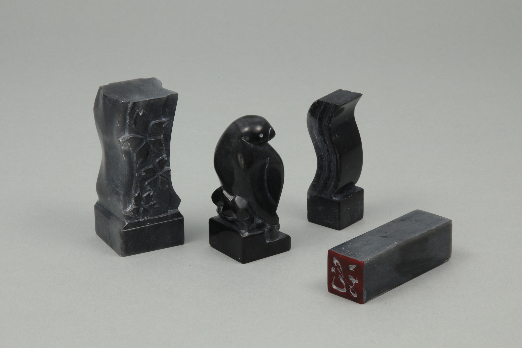 黒蝋石　大のみ　35x35x80